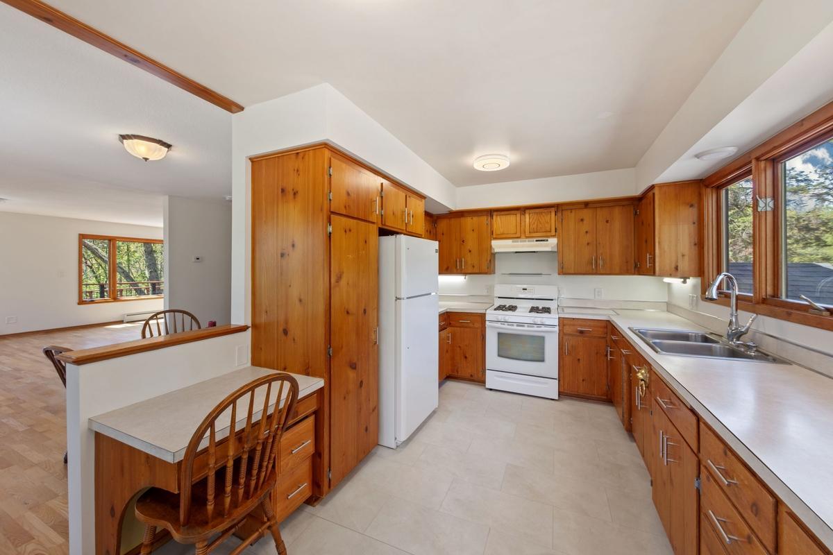 327 Krattley Lane Hudson, WI 54016 - Photo 14 of 38
