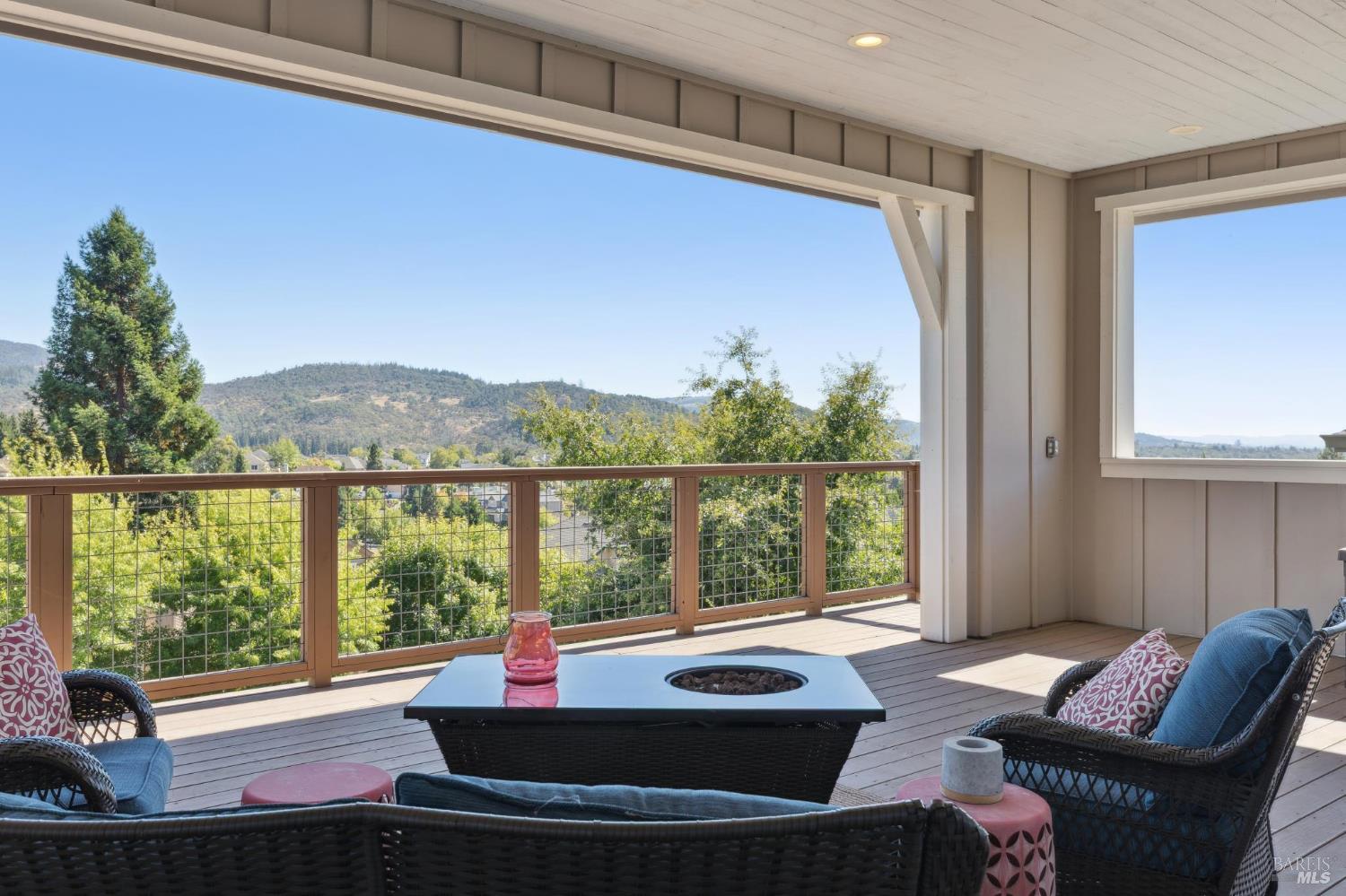 5980 Vista Ridge Santa Rosa, CA 95409 - Photo 29 of 63 a living room with furniture and a window