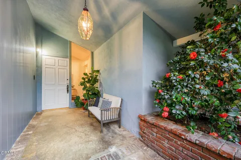 $2,250,000 | 1324 El Vago Street, La Canada Flintridge, CA 91011