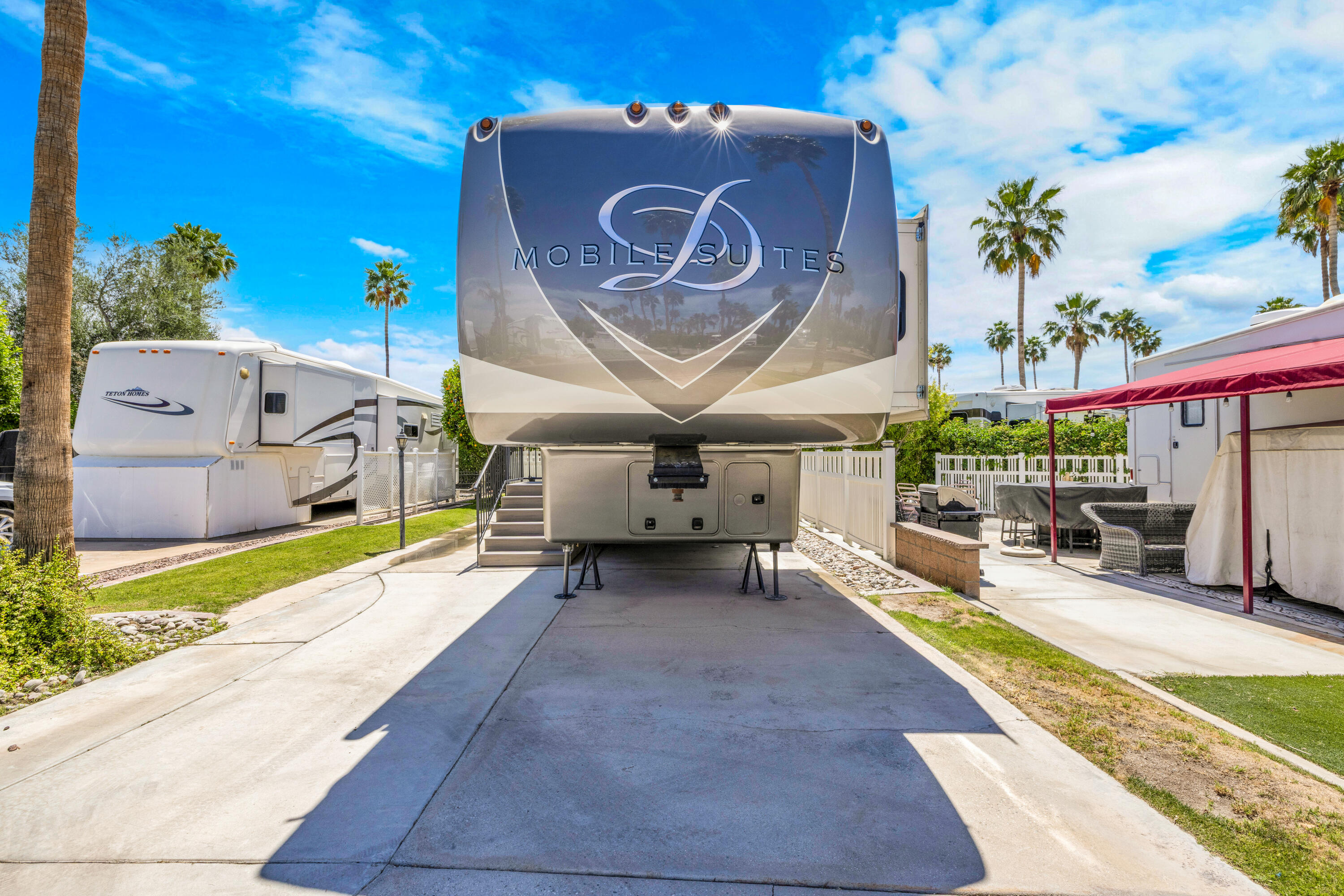 69411 Ramon Road, Unit 839 Cathedral City, CA 92234 - Photo 4 of 50 a swimming pool with a bench in front of it
