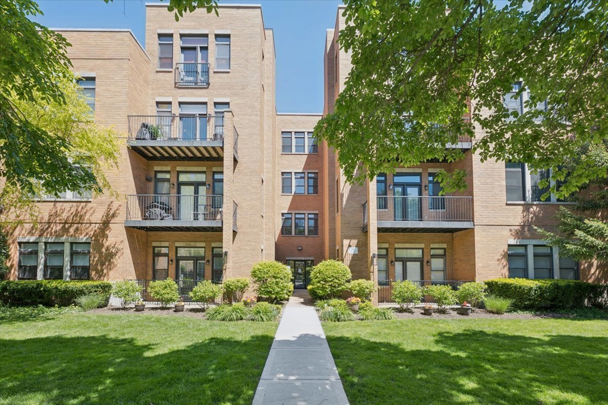 819 Foster Street, Unit 1S Evanston, IL 60201 - Photo 1 of 15