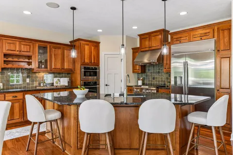 $1,100,000 | 6137 Niagara Lane North, Plymouth, MN 55446