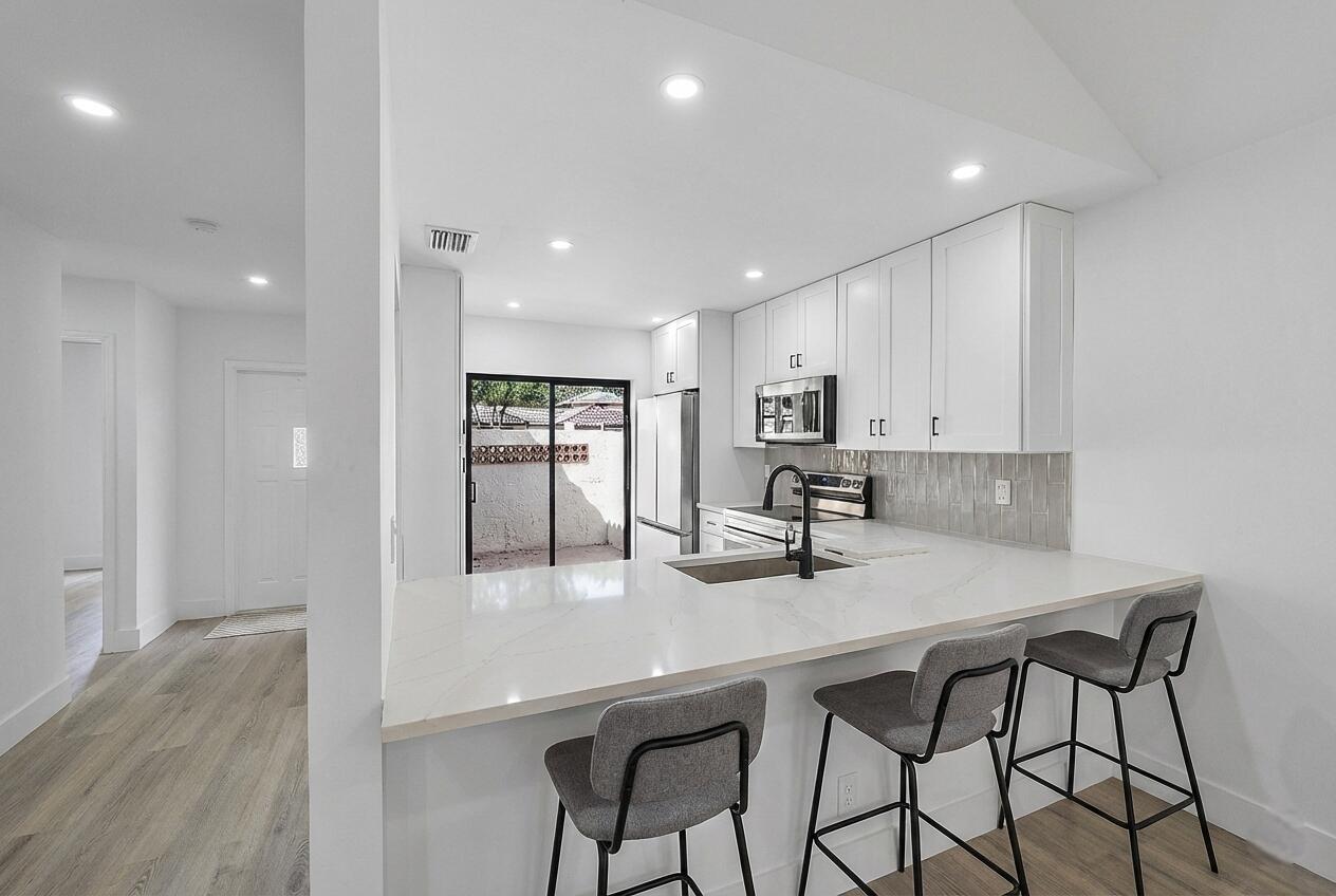 3127 Kingswood Terrace Boca Raton, FL 33431 - Photo 3 of 29 Kitchen