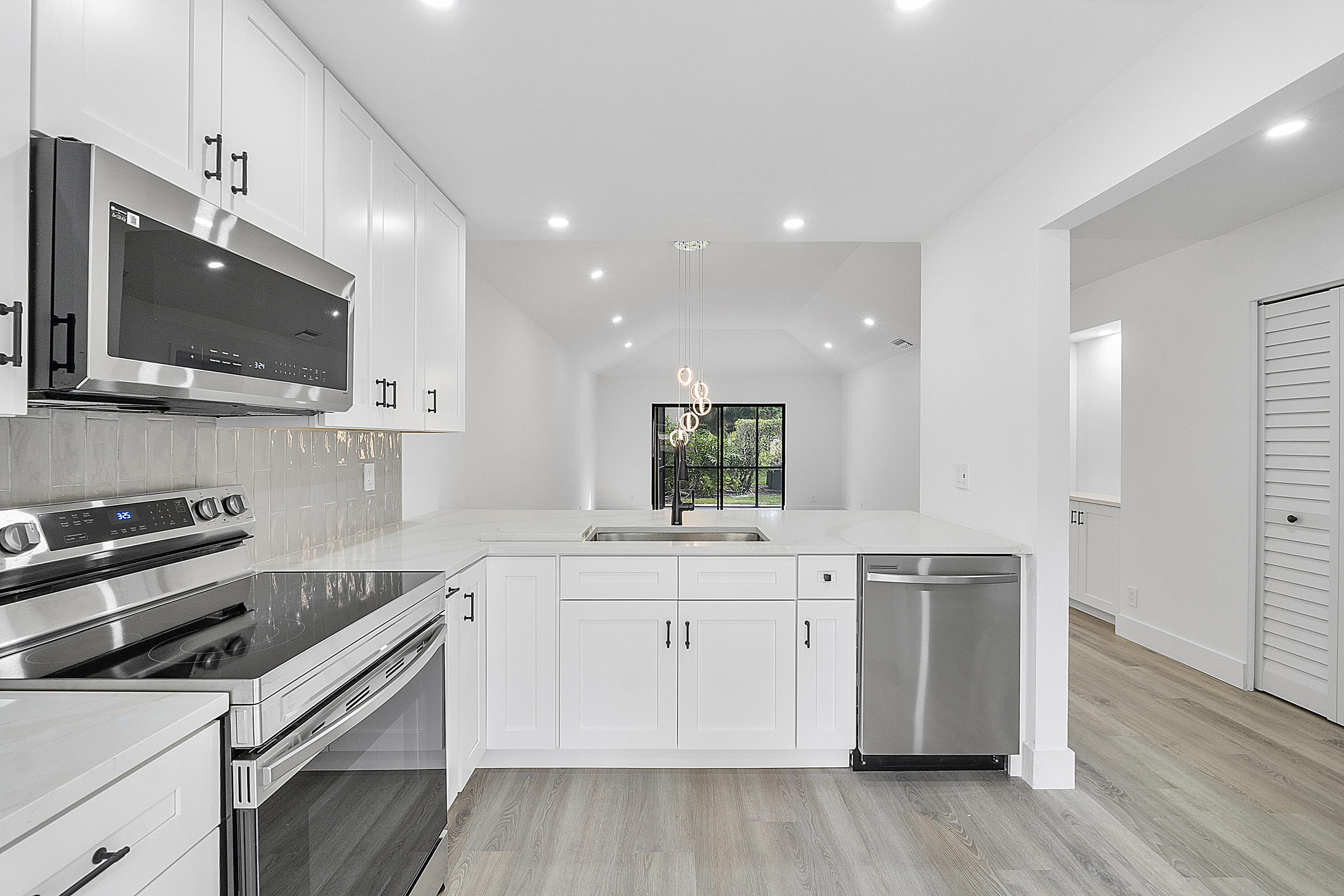 3127 Kingswood Terrace Boca Raton, FL 33431 - Photo 6 of 29 Kitchen
