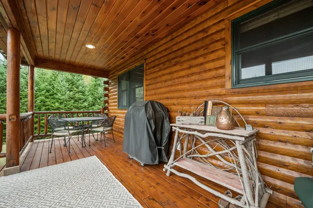 $639,000 | 70 Sugarloaf Drive, Carroll, NH 03595