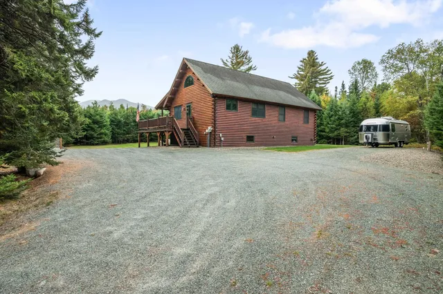 $639,000 | 70 Sugarloaf Drive, Carroll, NH 03595
