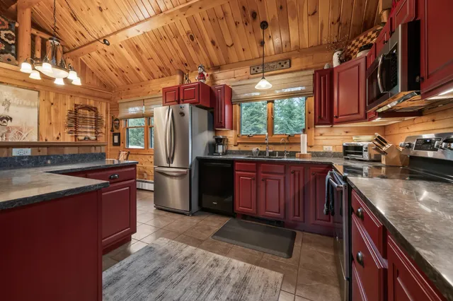 $639,000 | 70 Sugarloaf Drive, Carroll, NH 03595