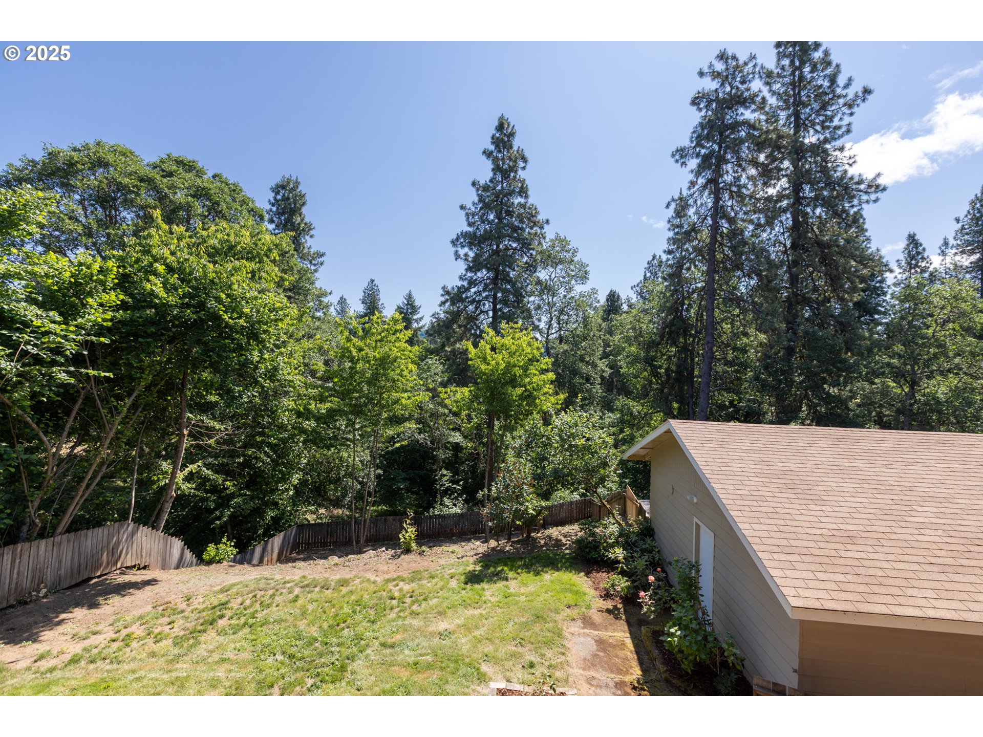 1379 Tucker Road Hood River, OR 97031 - Photo 11 of 48