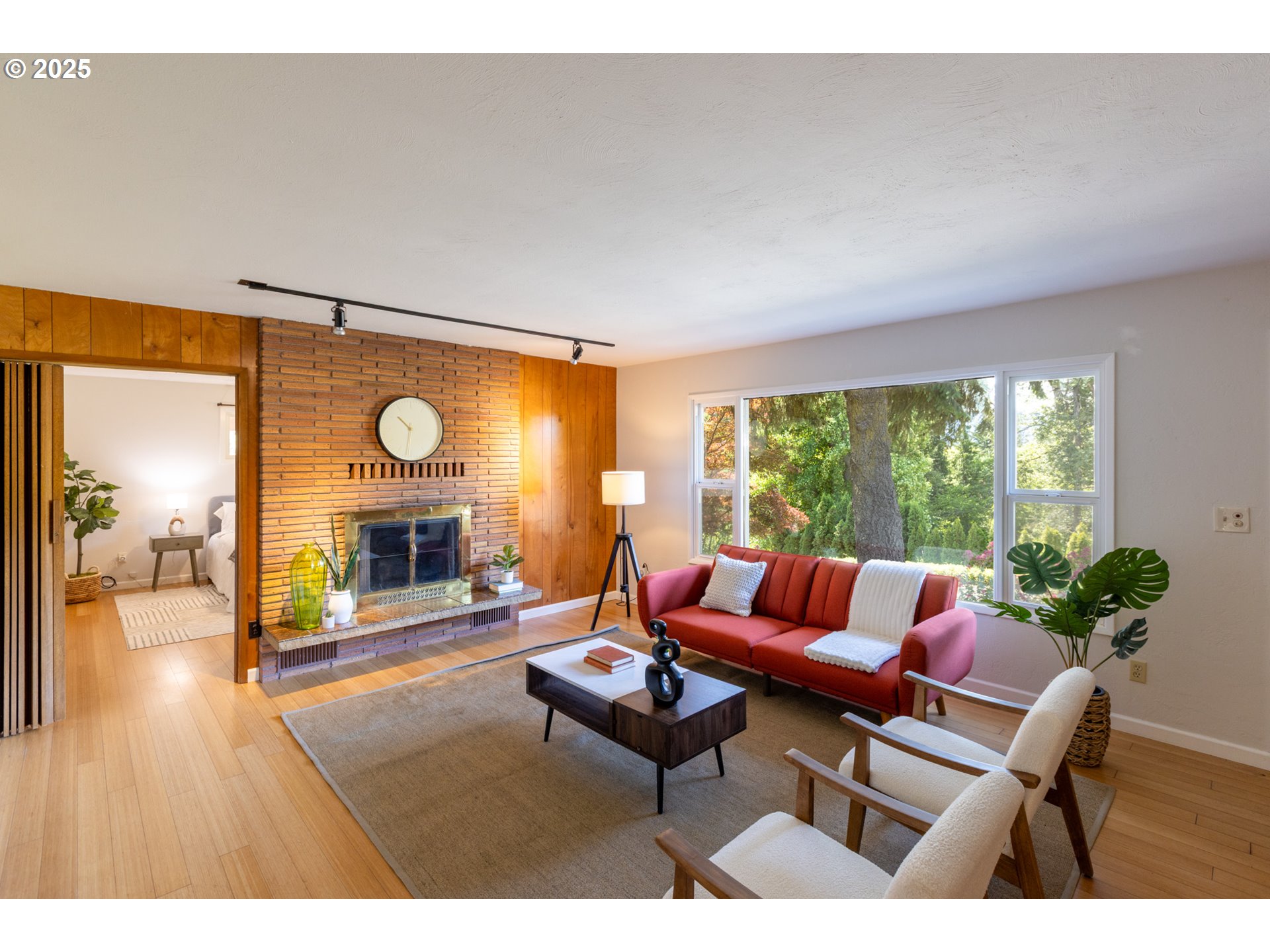 1379 Tucker Road Hood River, OR 97031 - Photo 14 of 48