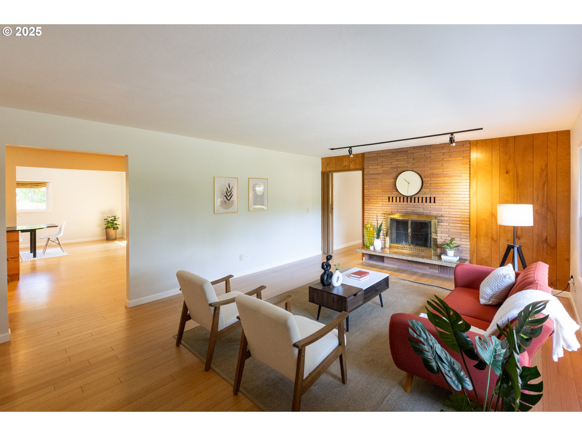 1379 Tucker Road Hood River, OR 97031 - Photo 15 of 48