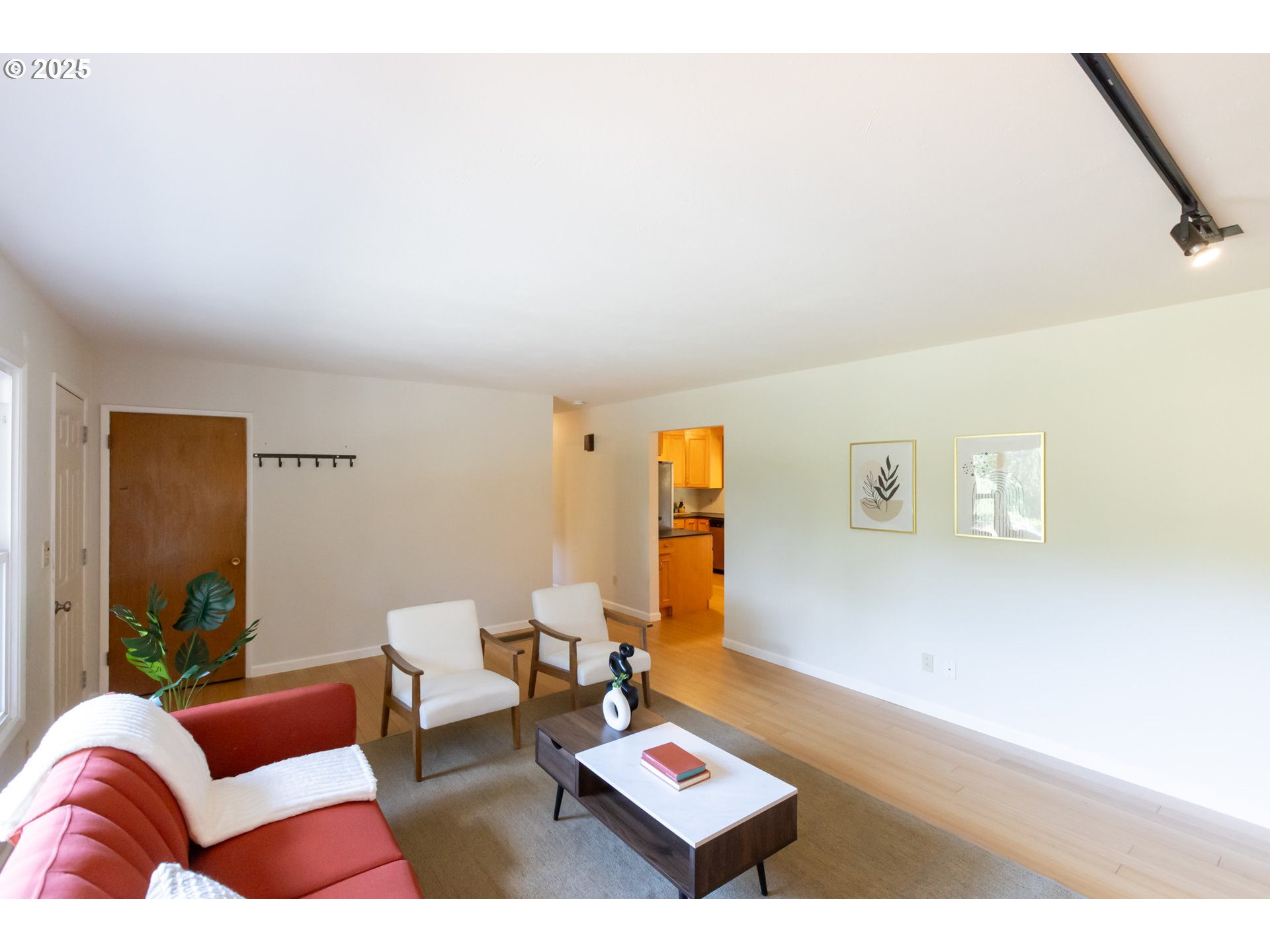 1379 Tucker Road Hood River, OR 97031 - Photo 19 of 48