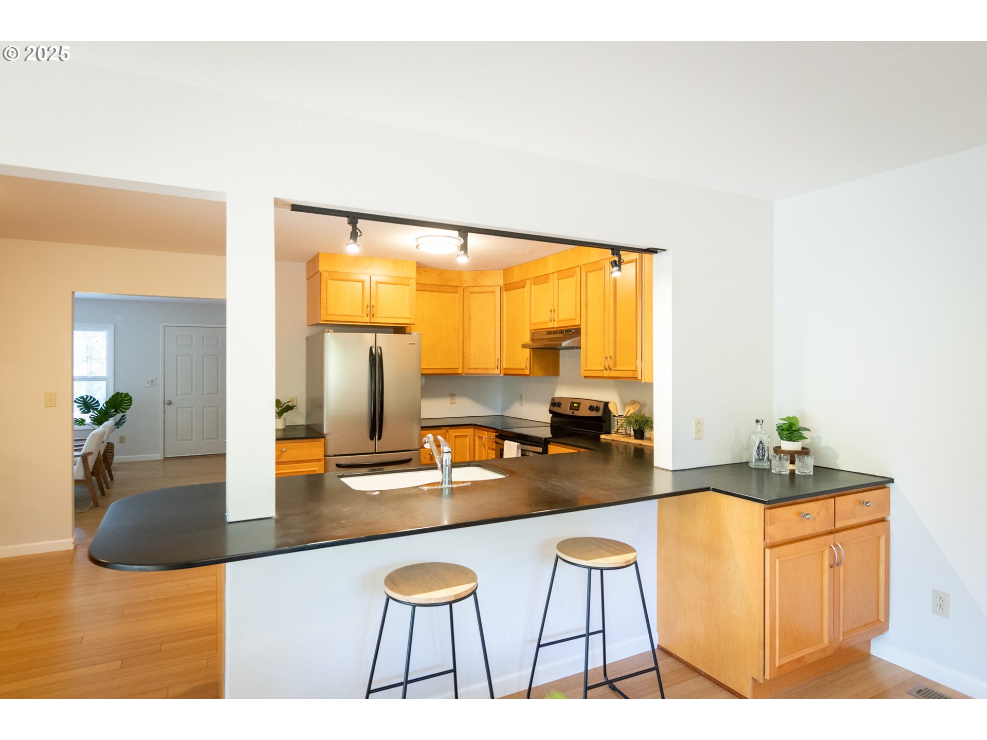 1379 Tucker Road Hood River, OR 97031 - Photo 20 of 48