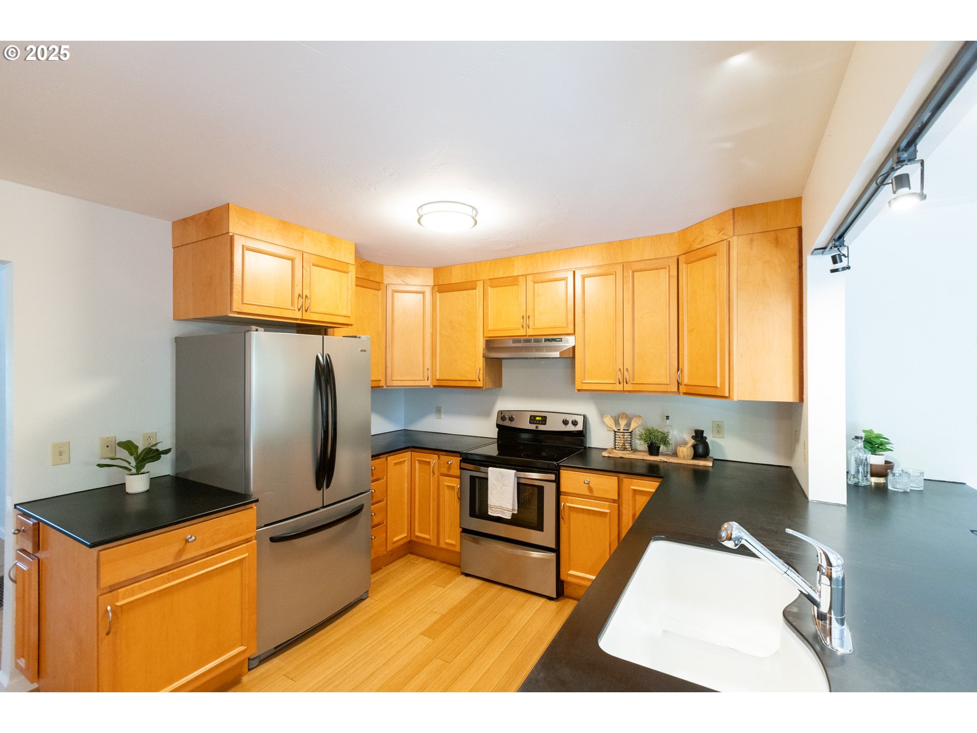 1379 Tucker Road Hood River, OR 97031 - Photo 21 of 48