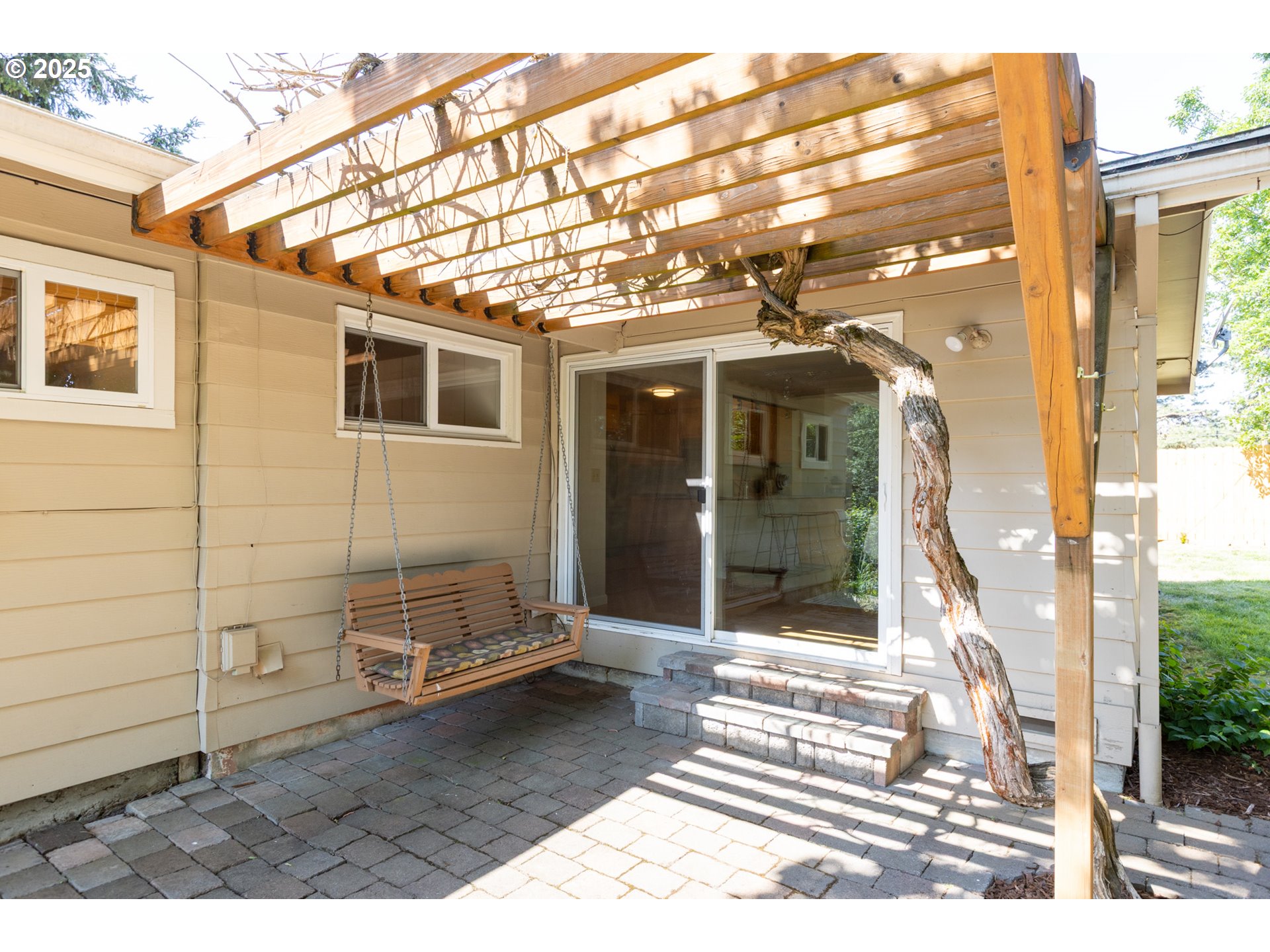 1379 Tucker Road Hood River, OR 97031 - Photo 5 of 48