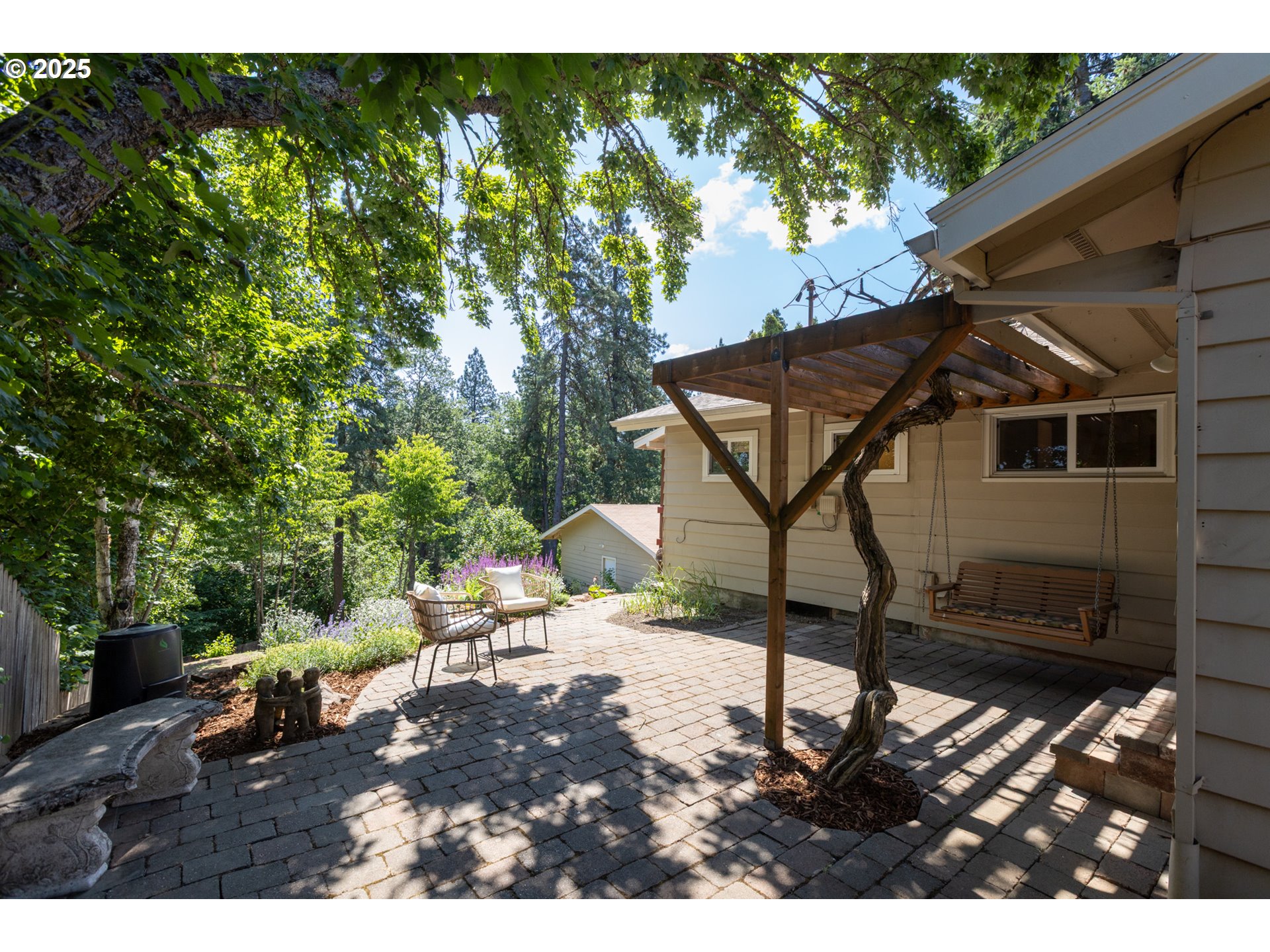 1379 Tucker Road Hood River, OR 97031 - Photo 6 of 48