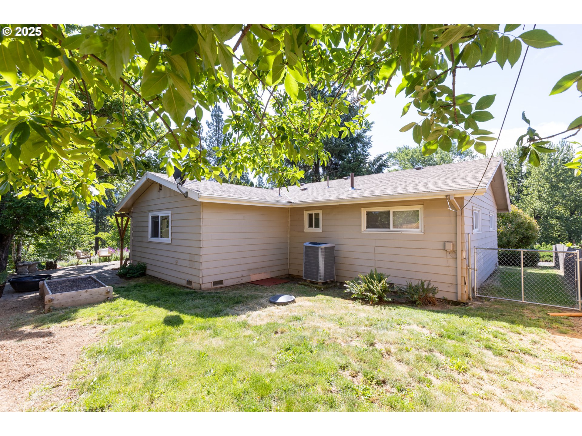 1379 Tucker Road Hood River, OR 97031 - Photo 8 of 48