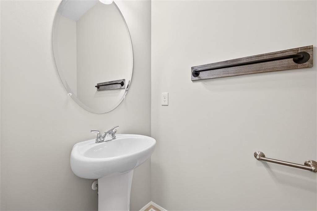 286 Turtle Creek Drive Winder, GA 30680 - Photo 17 of 39 a bathroom with a sink and a mirror