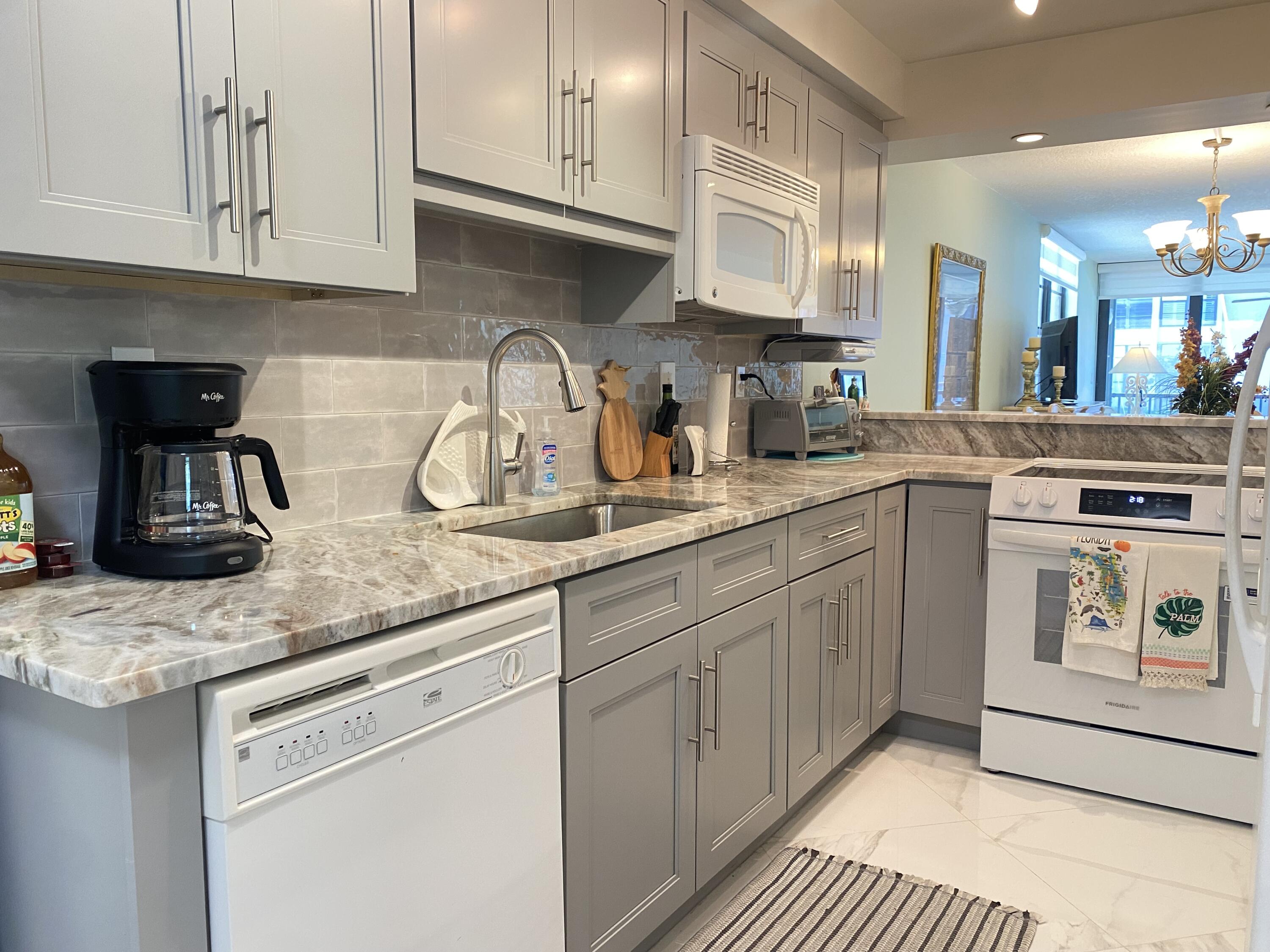 2 Royal Palm Way, Unit 101 Boca Raton, FL 33432 - Photo 5 of 24 Updated Kitchen