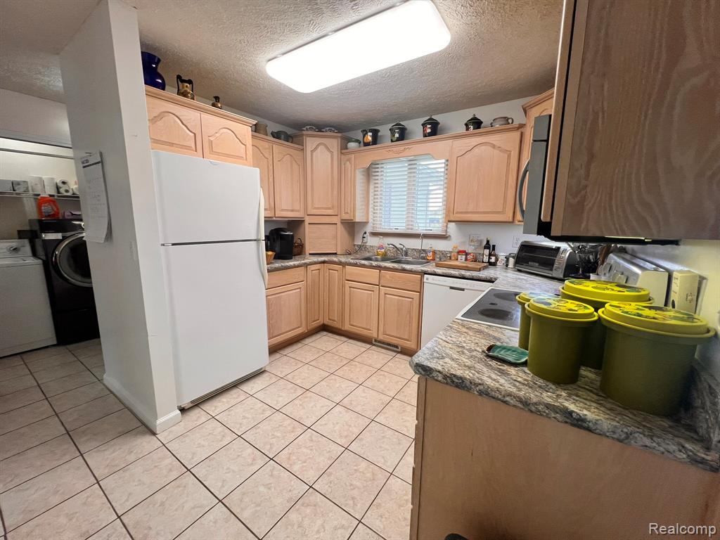 320 Roller Way Mayville, MI 48744 - Photo 10 of 36