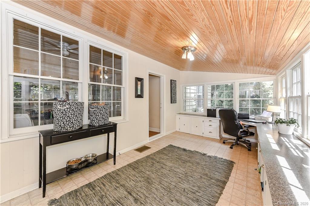 621 Westbury Road Charlotte, NC 28211 - Photo 19 of 45 a living room with furniture