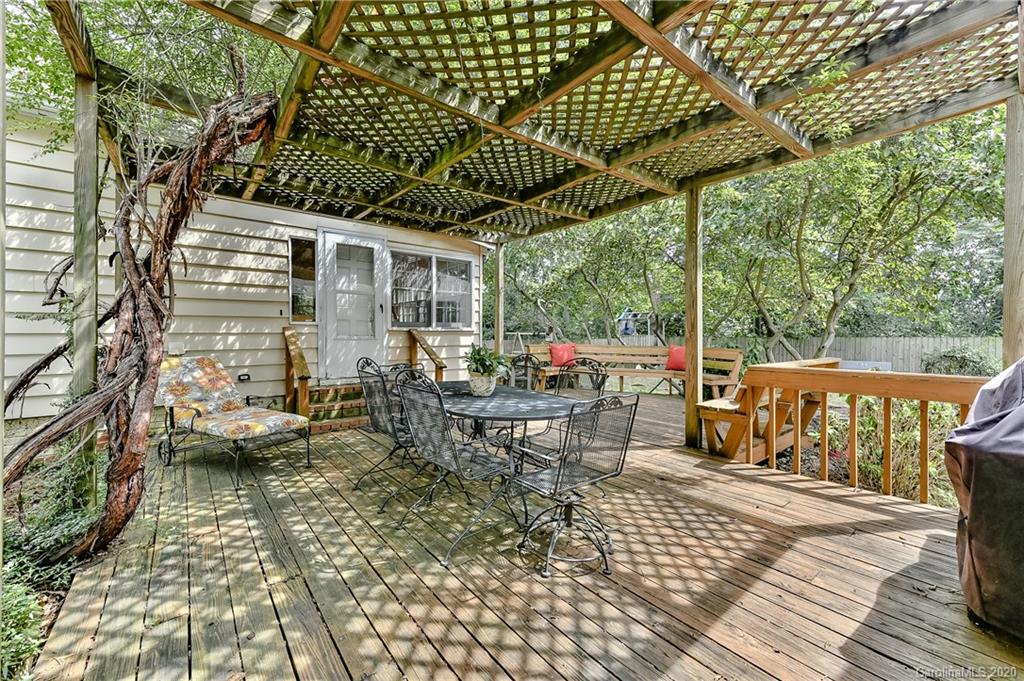 621 Westbury Road Charlotte, NC 28211 - Photo 33 of 45 a view of outdoor space yard deck patio and dining room