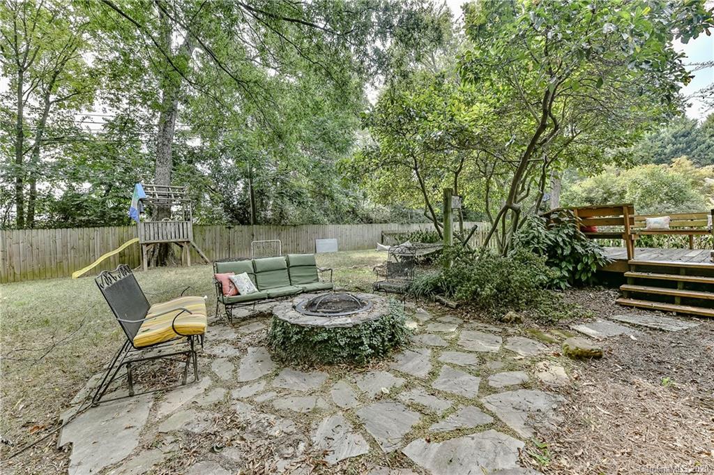 621 Westbury Road Charlotte, NC 28211 - Photo 35 of 45 a backyard of a house with outdoor seating