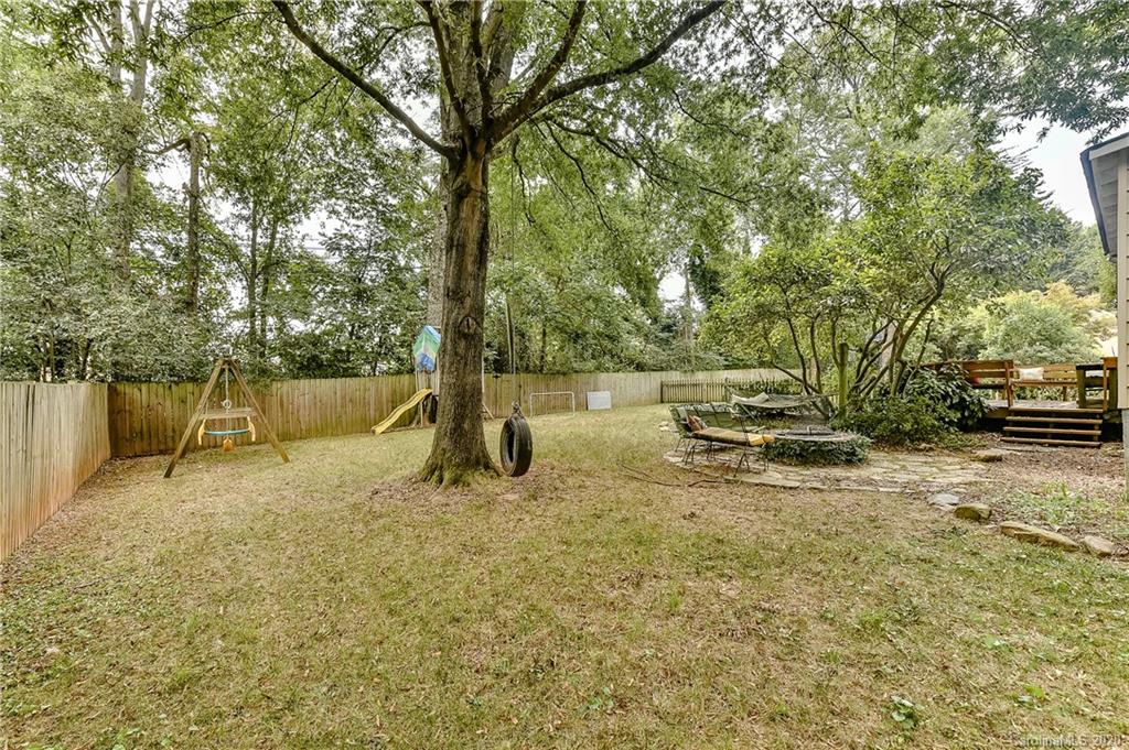 621 Westbury Road Charlotte, NC 28211 - Photo 36 of 45 a view of a yard with a tree