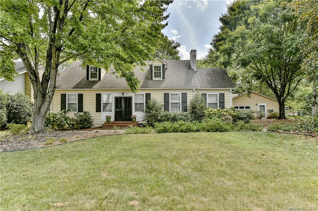 621 Westbury Road Charlotte, NC 28211 - Photo 44 of 45 a front view of a house with a garden