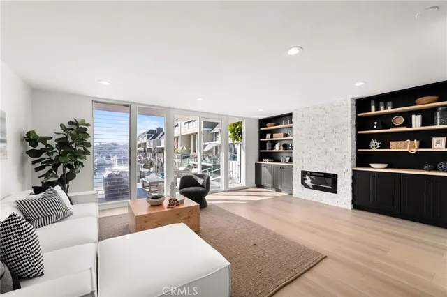 $2,150,000 | 16435 Harbour Lane, Unit 13, Huntington Beach, CA 92649