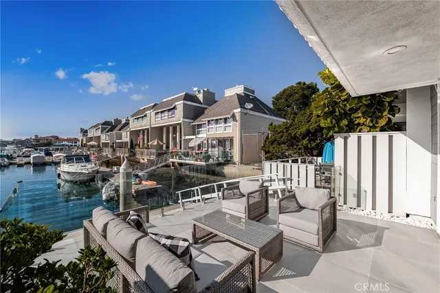 $2,150,000 | 16435 Harbour Lane, Unit 13, Huntington Beach, CA 92649