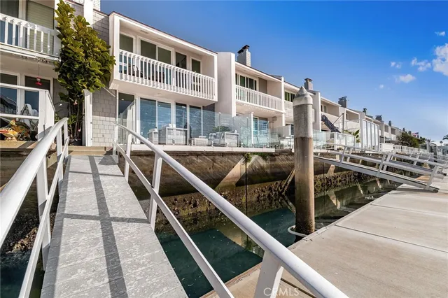 $2,150,000 | 16435 Harbour Lane, Unit 13, Huntington Beach, CA 92649