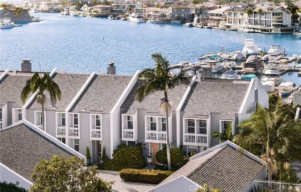 $2,150,000 | 16435 Harbour Lane, Unit 13, Huntington Beach, CA 92649