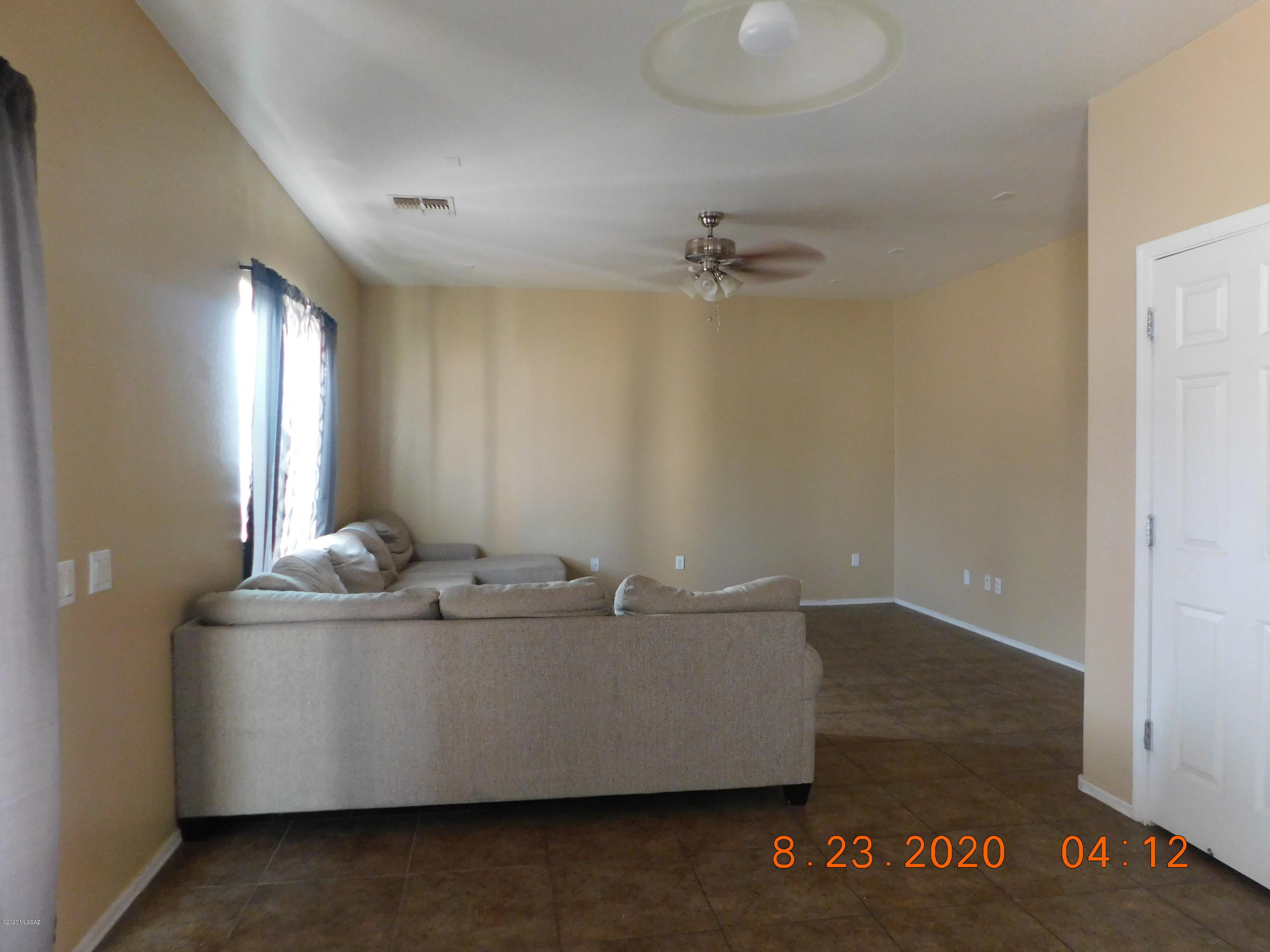 20827 East Reunion Road Red Rock, AZ 85145 - Photo 4 of 19 a living room with a couch