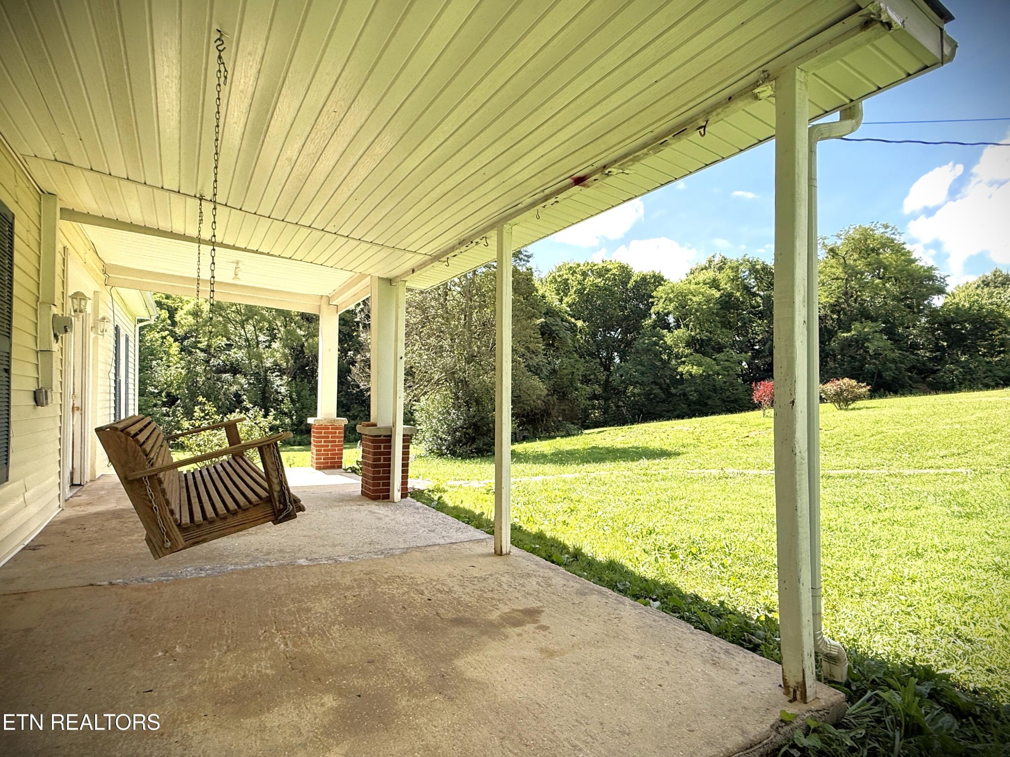 5633 Spring Creek Road Cookeville, TN 38506 - Photo 2 of 40