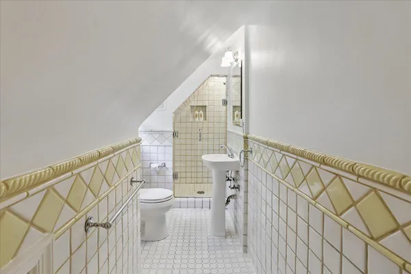 $8,000 | 139 Hesketh Street, Chevy Chase, MD 20815