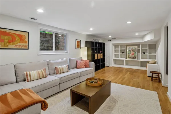 $8,000 | 139 Hesketh Street, Chevy Chase, MD 20815