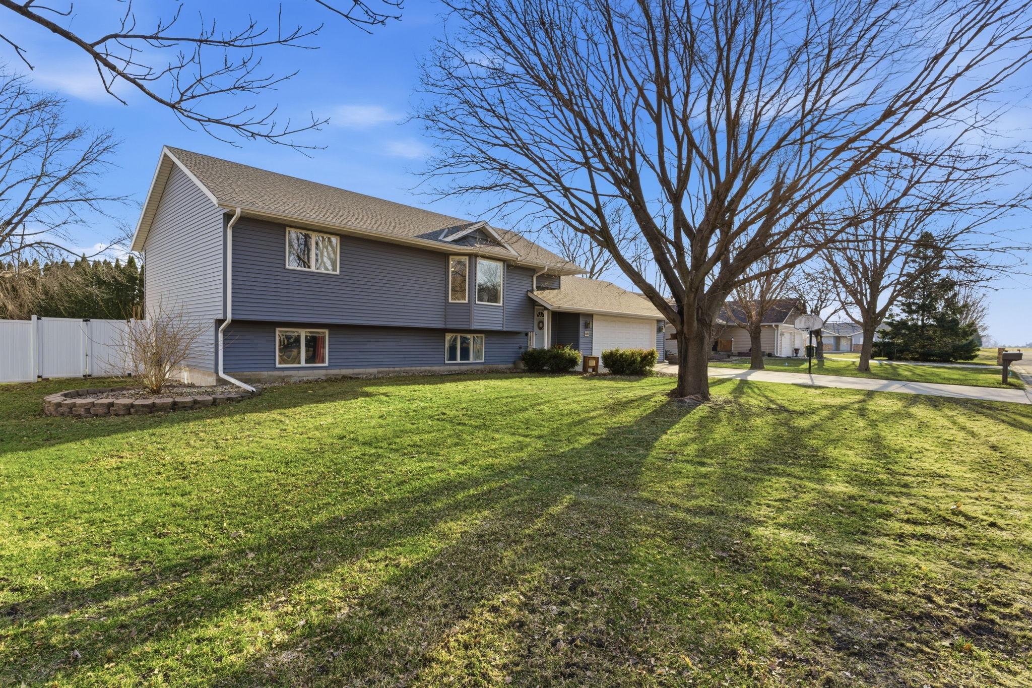809 25th Avenue Southwest Willmar, MN 56201 - Photo 1 of 1