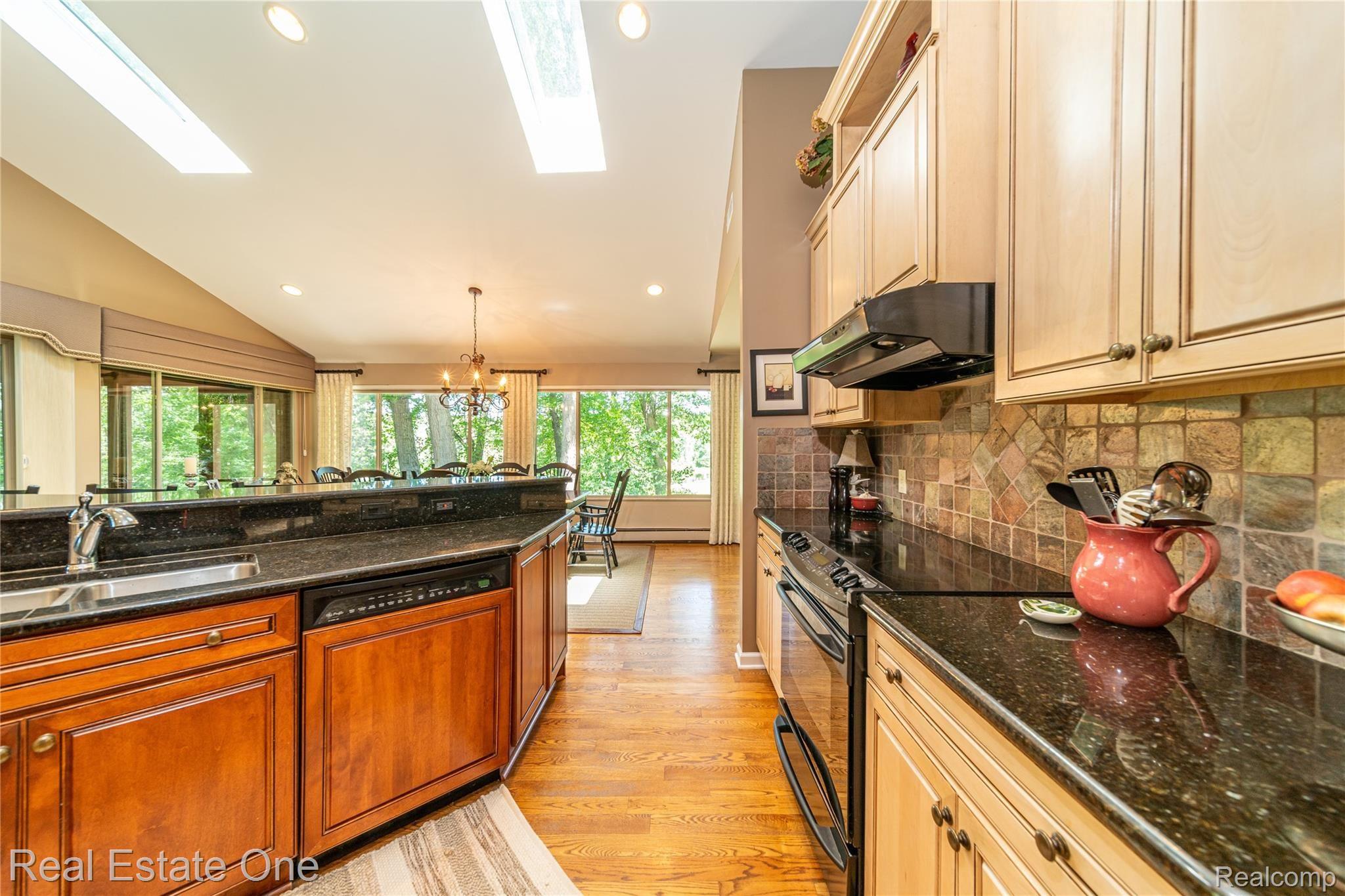 3333 Cullen Road Howell, MI 48855 - Photo 7 of 37 Gourmet Kitchen