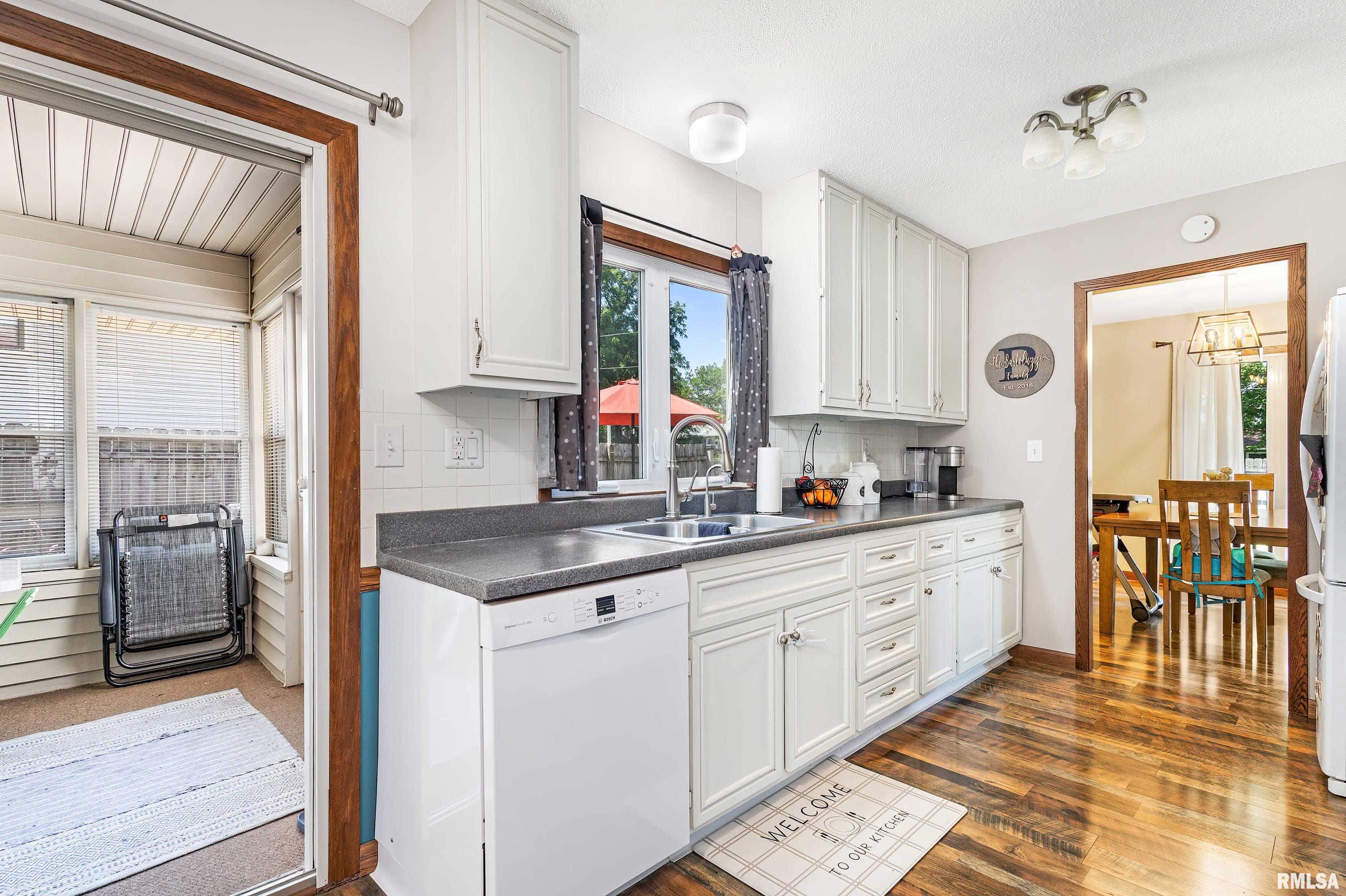 5518 Oakbrook Road Davenport, IA 52806 - Photo 12 of 35 Gallery Image 12