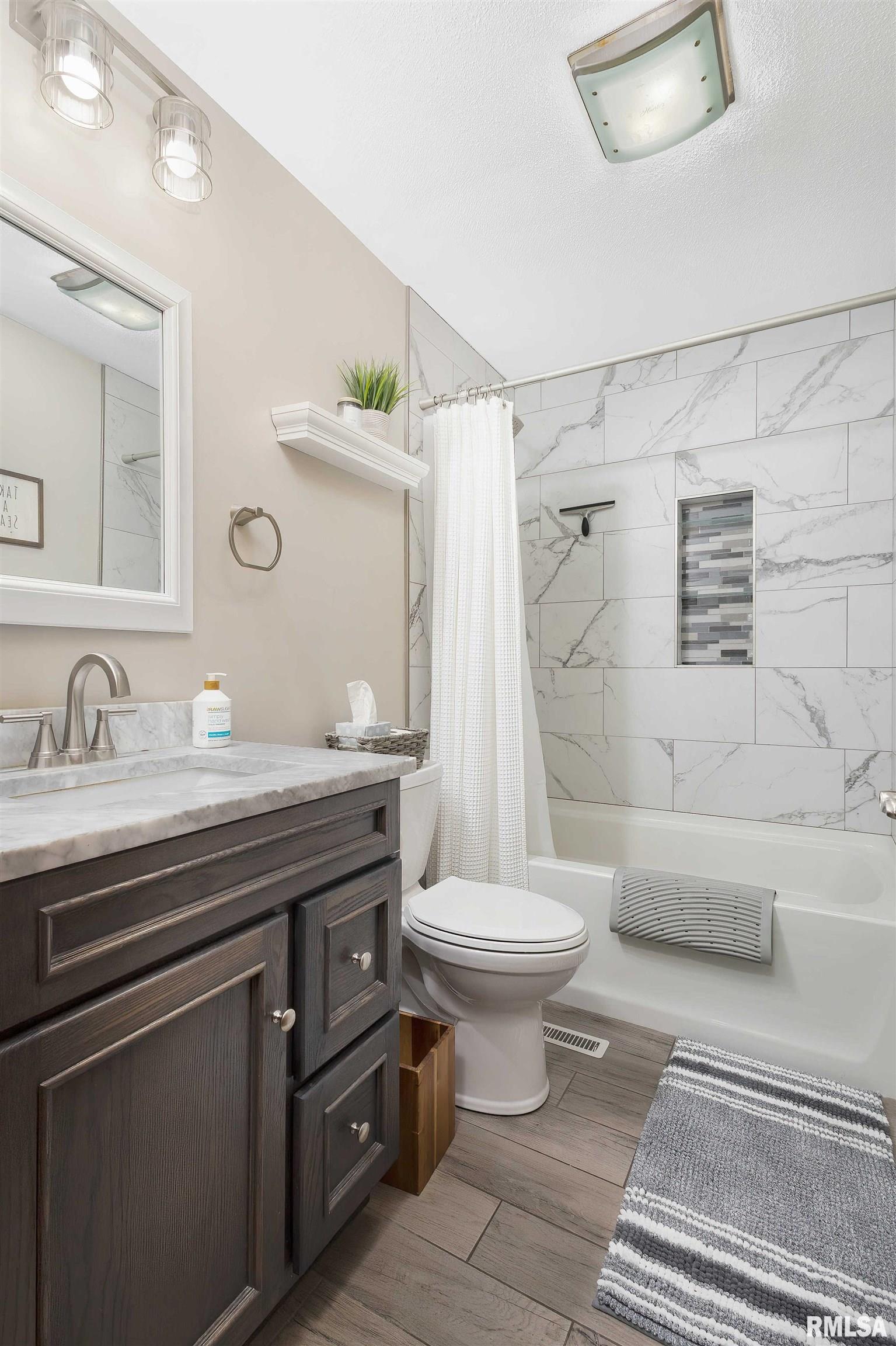 5518 Oakbrook Road Davenport, IA 52806 - Photo 14 of 35 Gallery Image 14