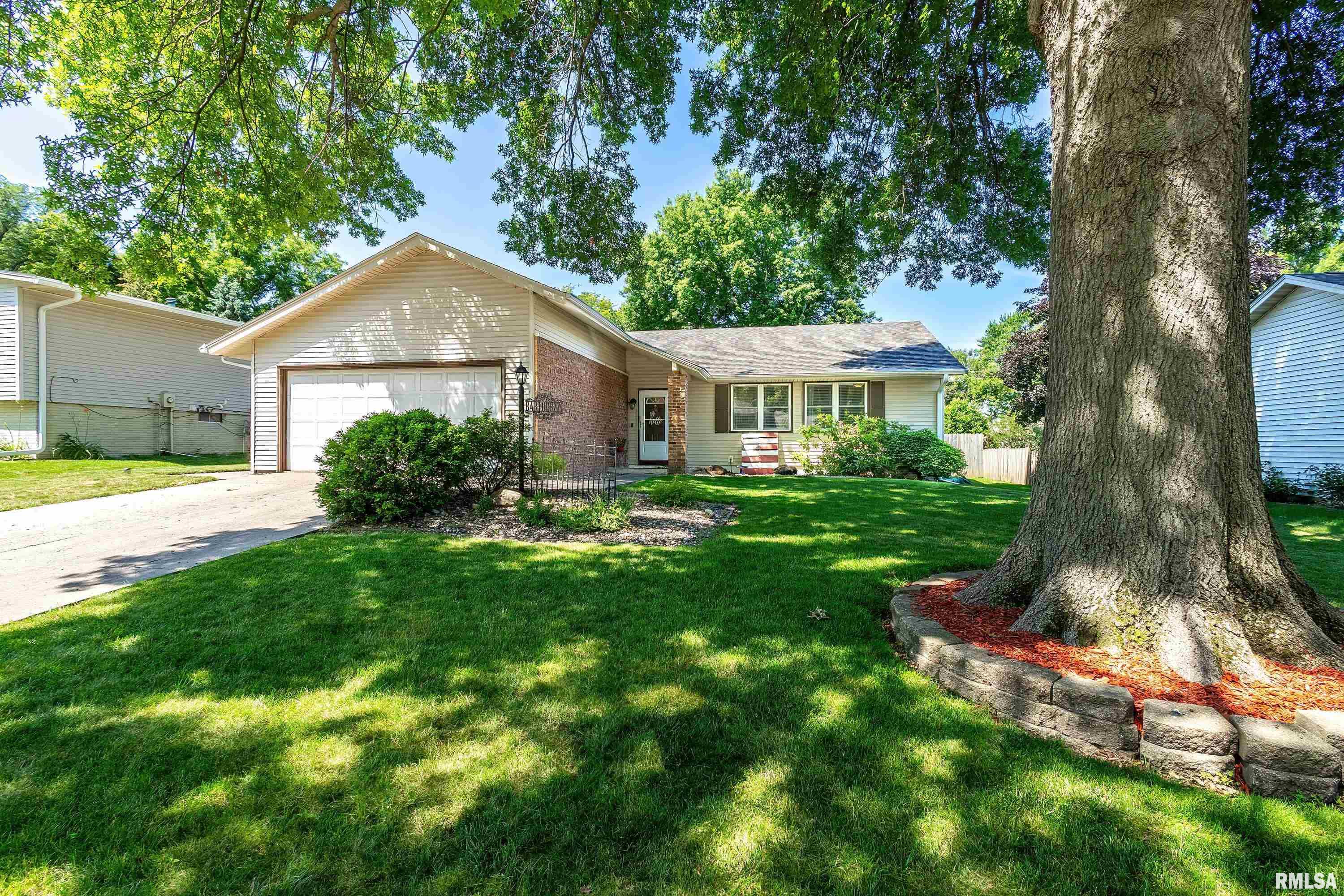 5518 Oakbrook Road Davenport, IA 52806 - Photo 2 of 35 Gallery Image 2