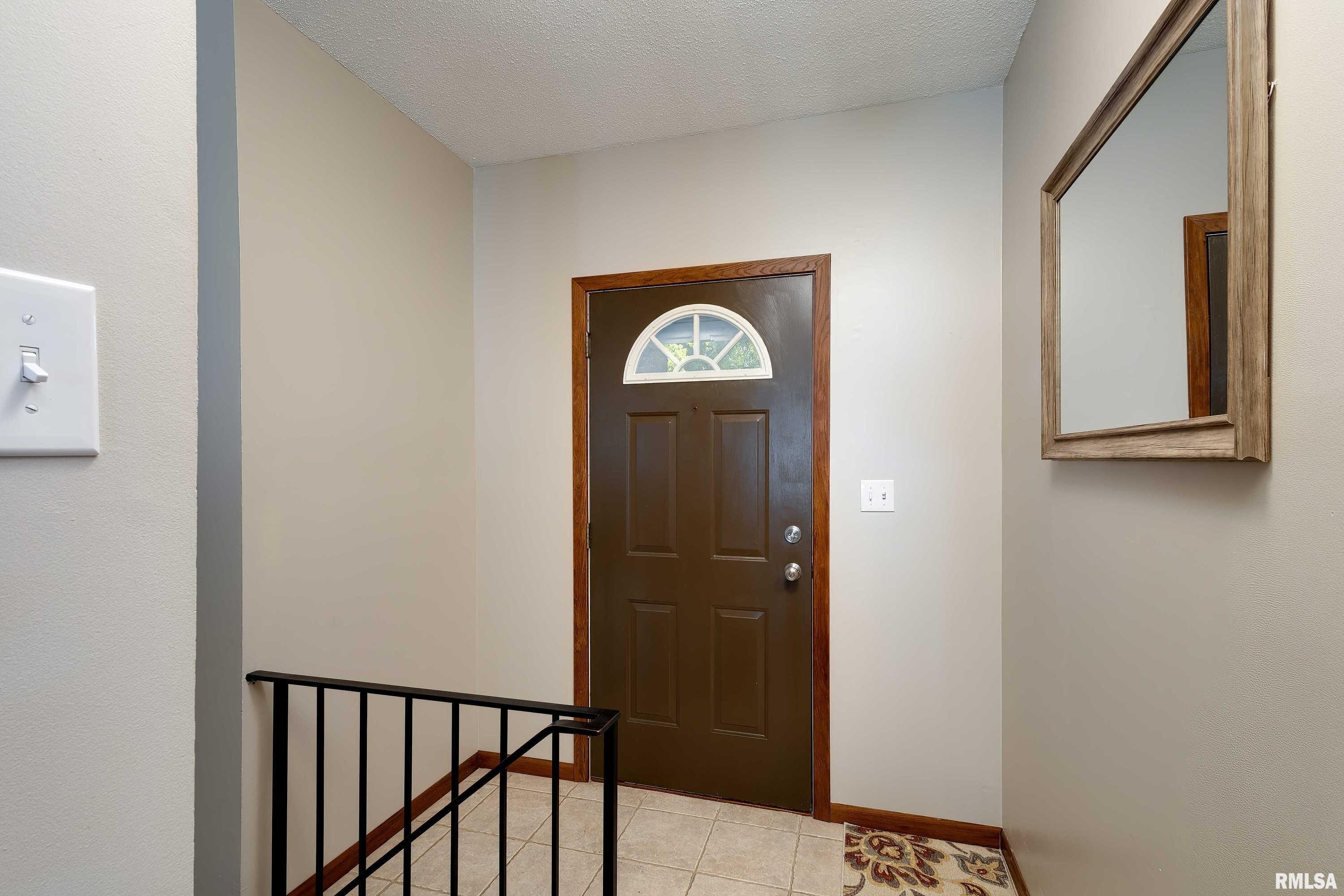 5518 Oakbrook Road Davenport, IA 52806 - Photo 3 of 35 Gallery Image 3