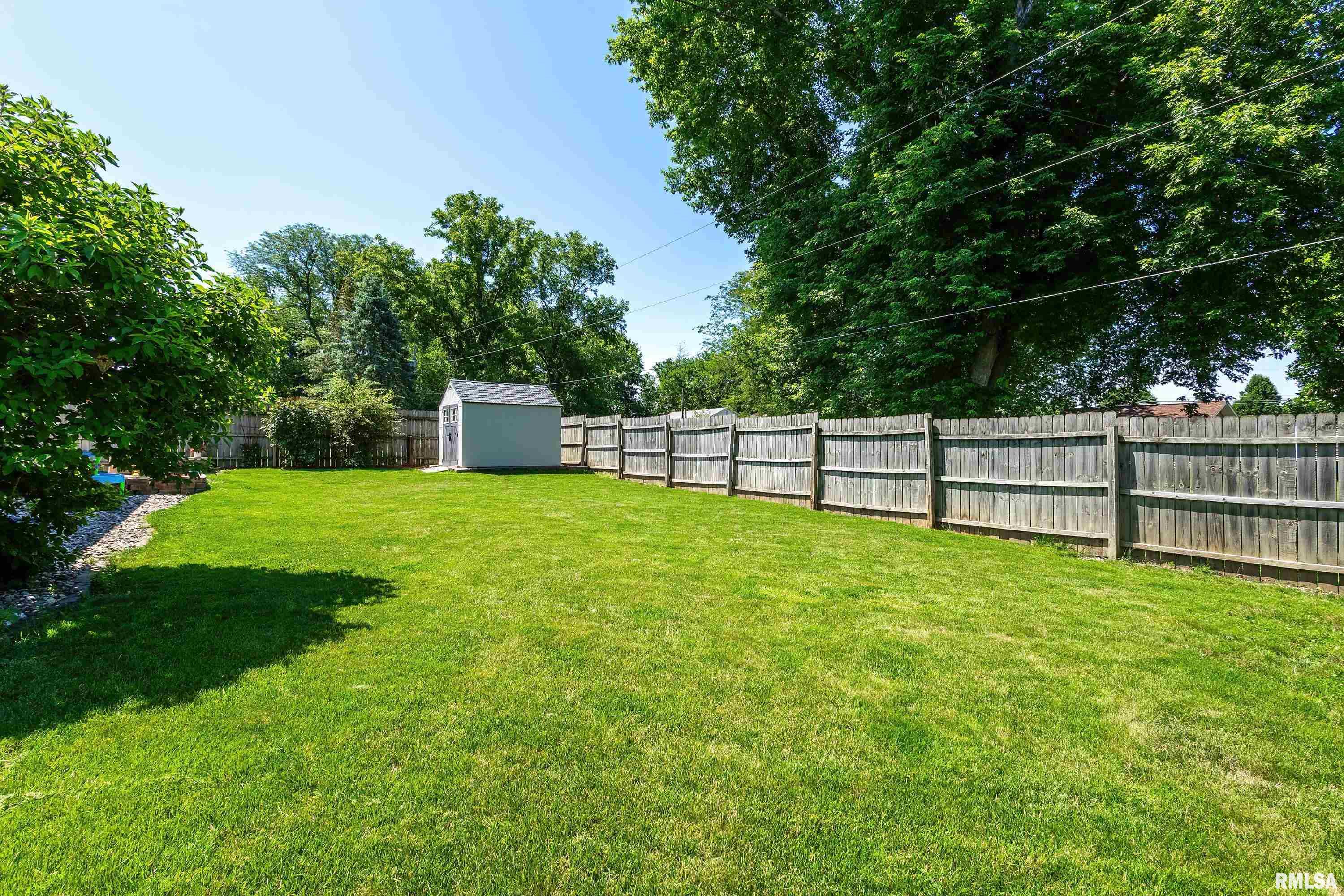 5518 Oakbrook Road Davenport, IA 52806 - Photo 34 of 35 Gallery Image 34