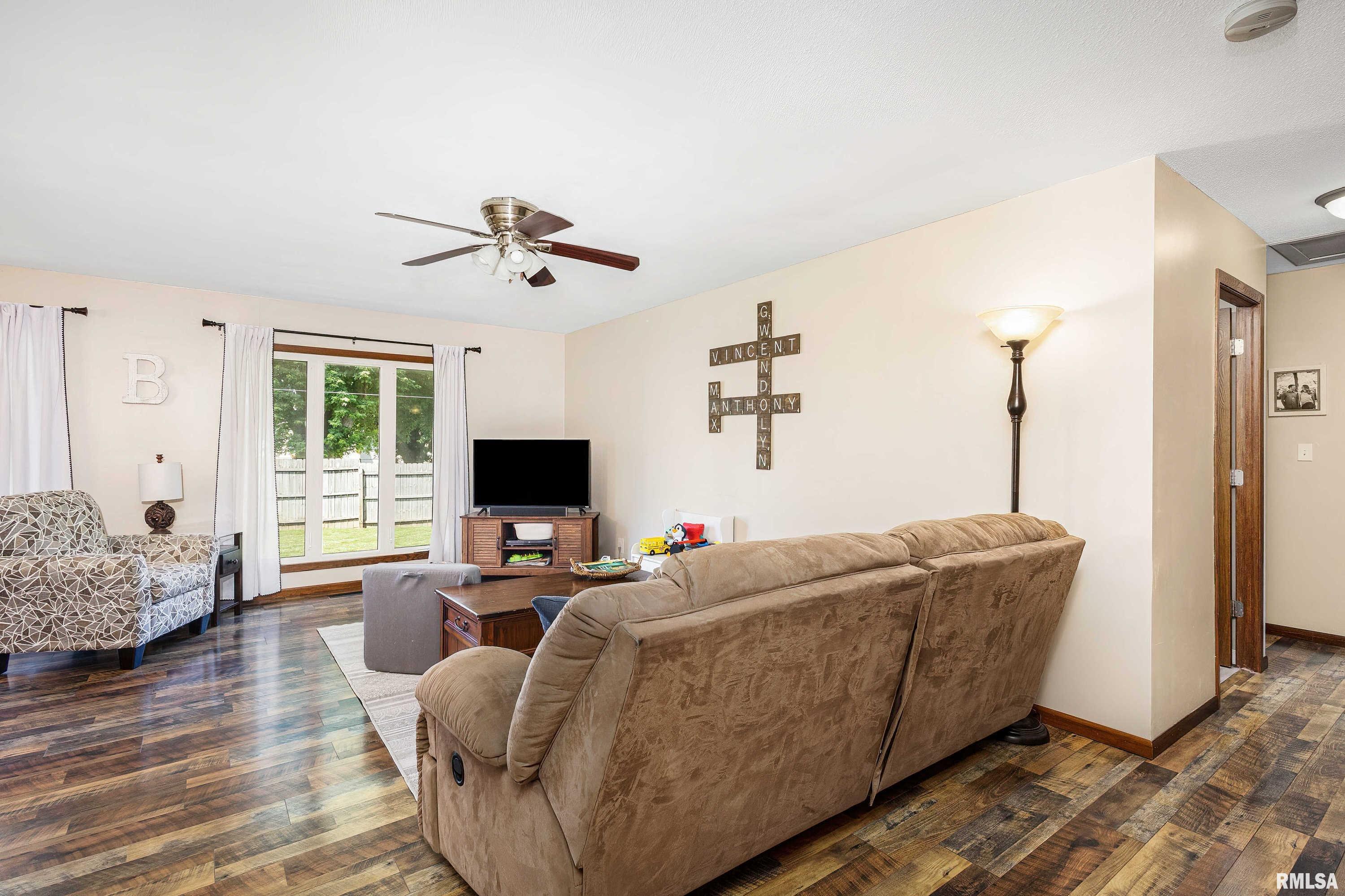 5518 Oakbrook Road Davenport, IA 52806 - Photo 4 of 35 Gallery Image 4