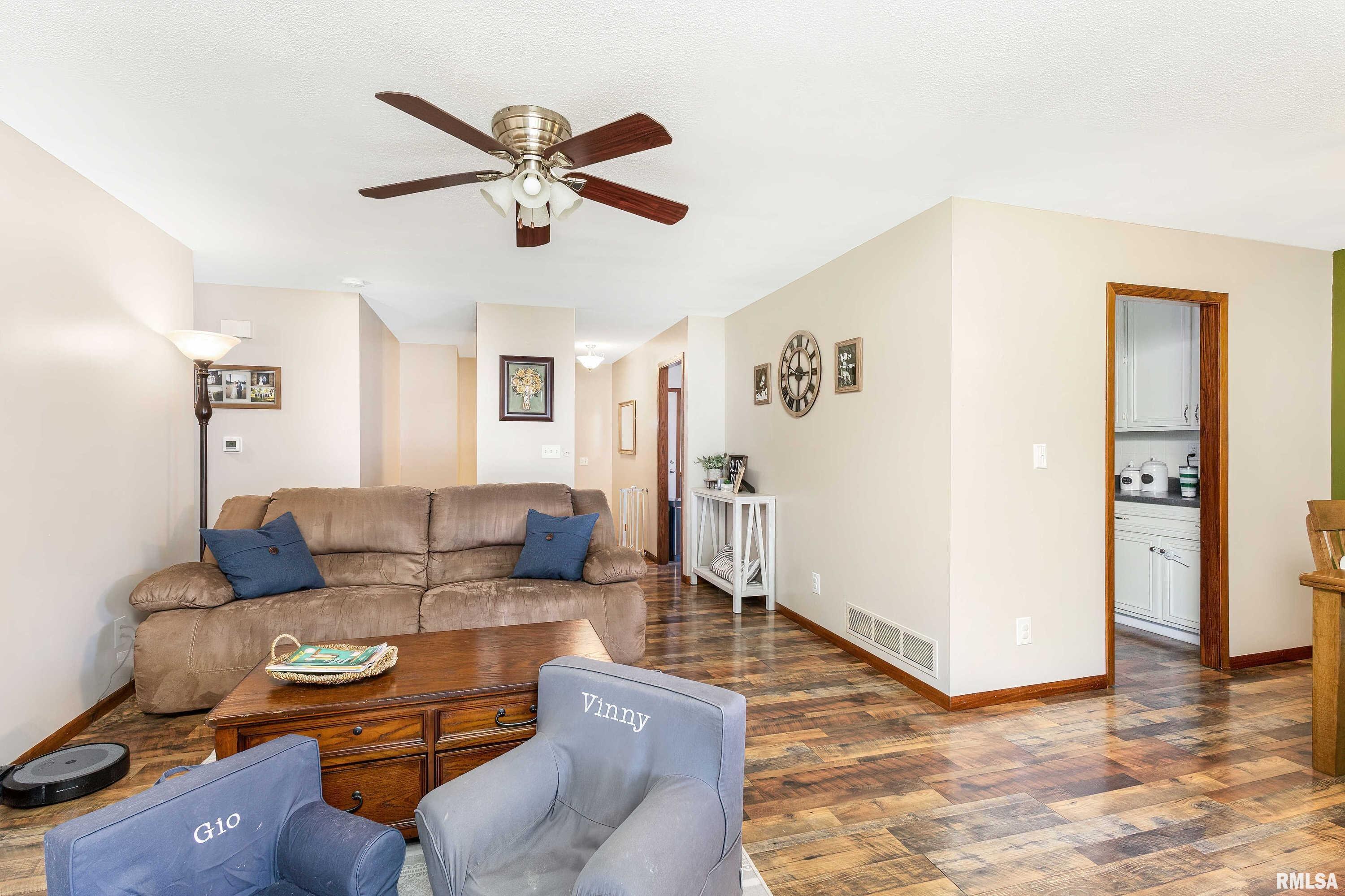 5518 Oakbrook Road Davenport, IA 52806 - Photo 6 of 35 Gallery Image 6