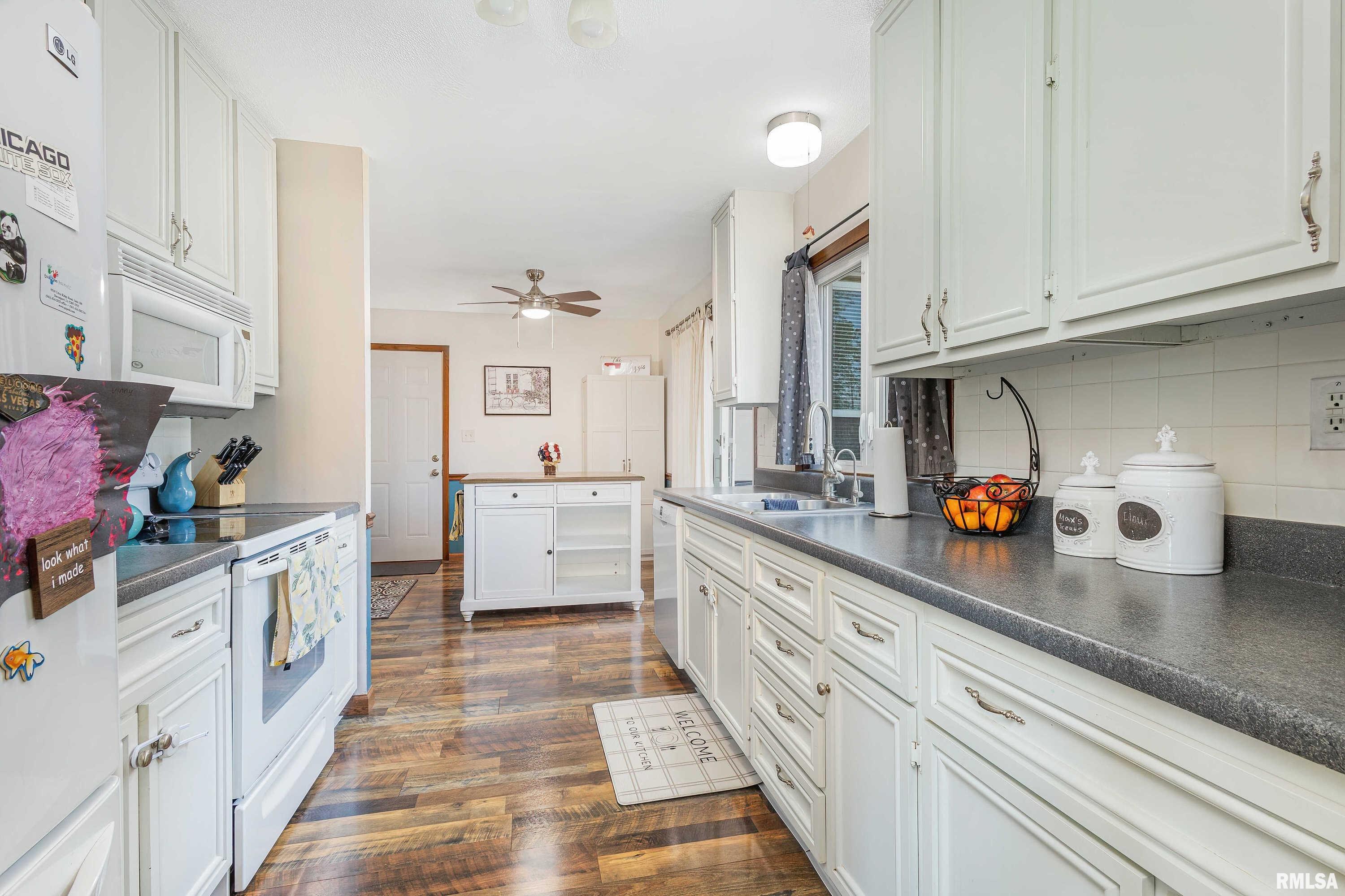 5518 Oakbrook Road Davenport, IA 52806 - Photo 8 of 35 Gallery Image 8