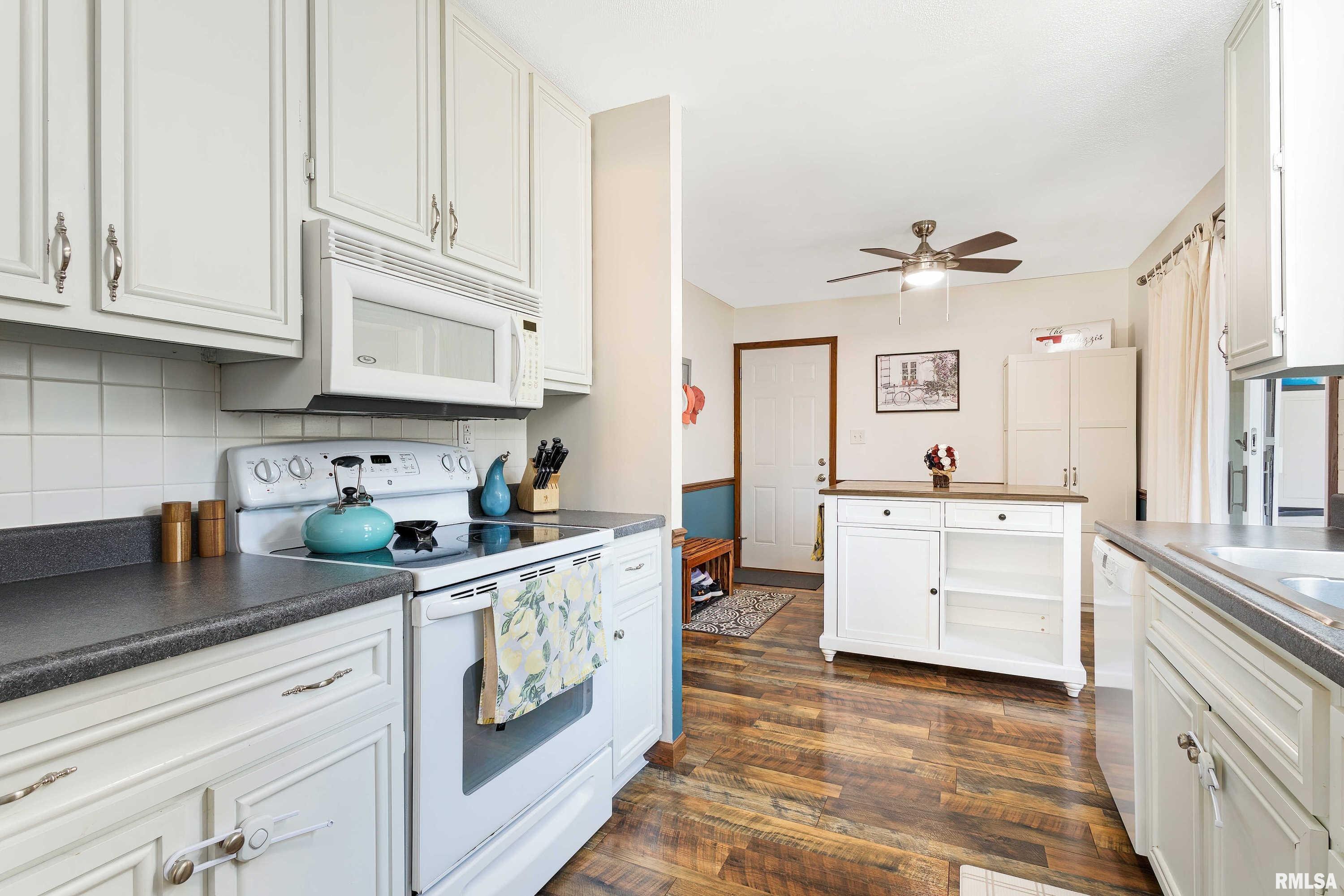 5518 Oakbrook Road Davenport, IA 52806 - Photo 9 of 35 Gallery Image 9