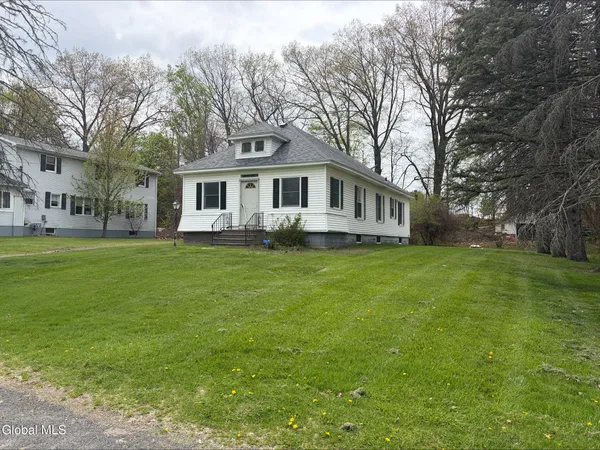 $2,500 | 5 Mockingbird Hill, Colonie, NY 12110