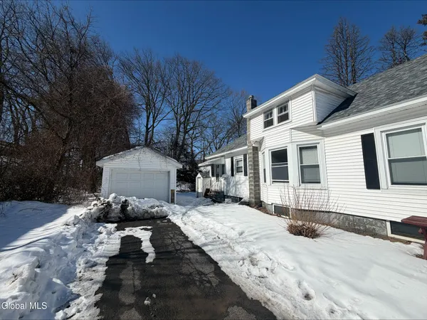 $2,500 | 5 Mockingbird Hill, Colonie, NY 12110