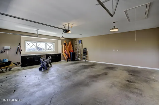 $1,300,000 | 216 Majestic View Drive, Rockwood, TN 37854